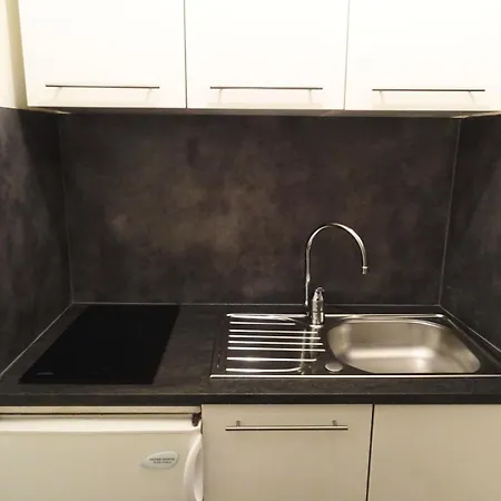 21 Rue Des Bains - Dans Zone Pietonne Pour Ce Petit Tres Agreable ! Mae-7794 * 엑스레뱅